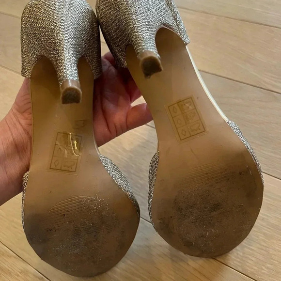 Le Château gold color  rhinestones heels size 6.5 - Picture 7 of 9
